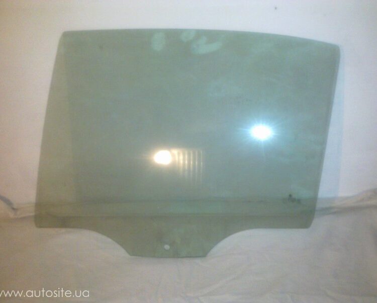 Стекло задней левой двери