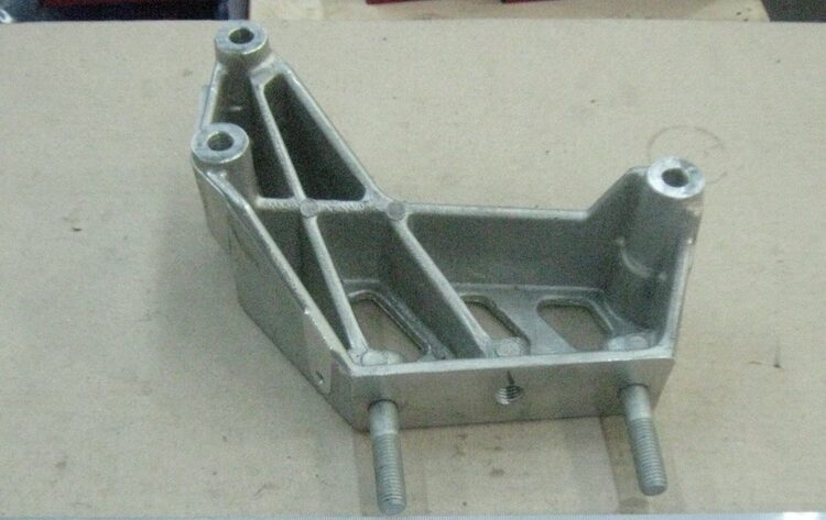 КРОНШТЕЙН ПОДУШКИ ДВИГАТЕЛЯ BKT200160